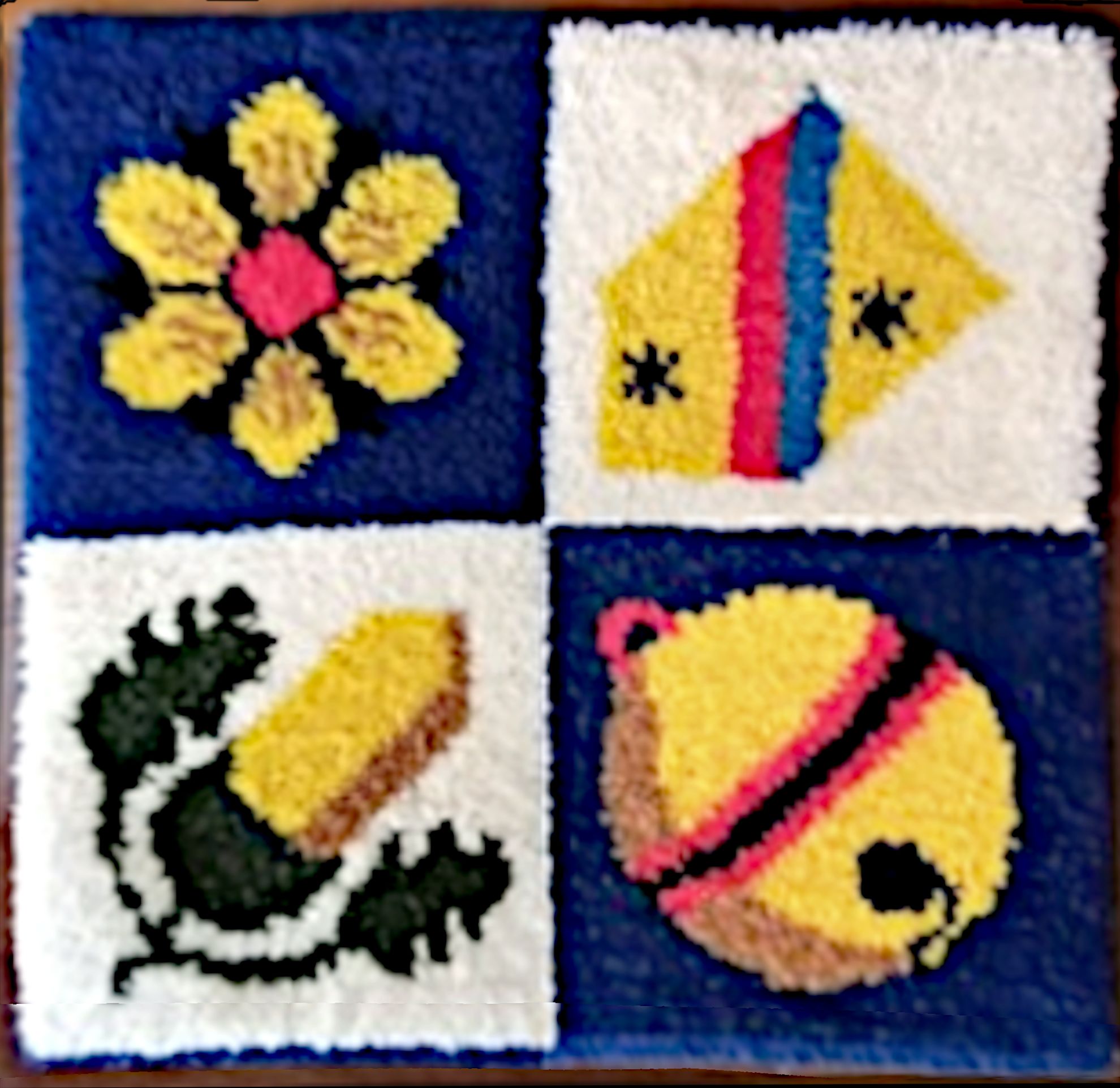 Jassteppich knüpfen aus Schurwolle mit Schweizer Kreuz und deutschen Kartensymbolen